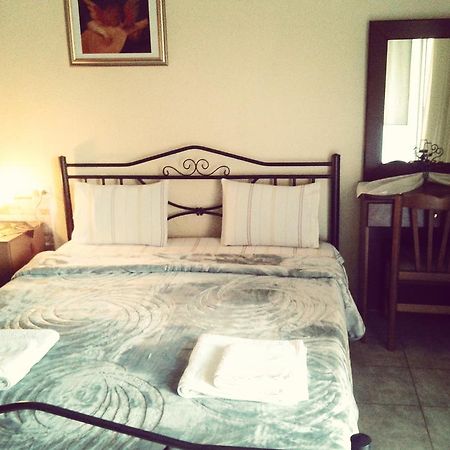 Guesthouse Adonis Káto Loutrákion 외부 사진