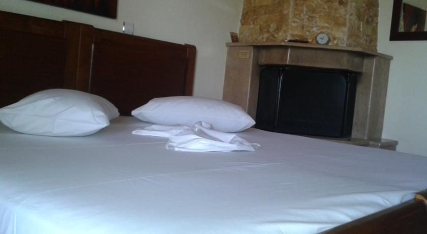Guesthouse Adonis Káto Loutrákion 객실 사진