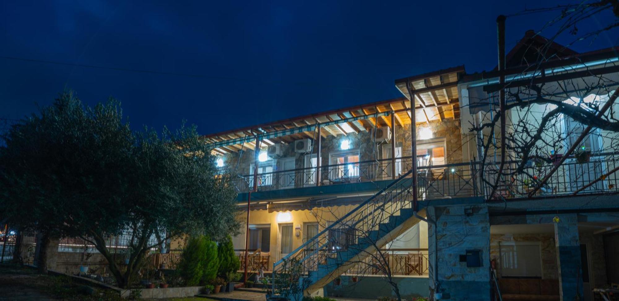 Guesthouse Adonis Káto Loutrákion 외부 사진