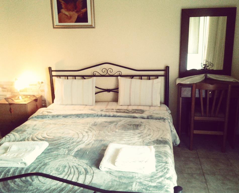 Guesthouse Adonis Káto Loutrákion 외부 사진