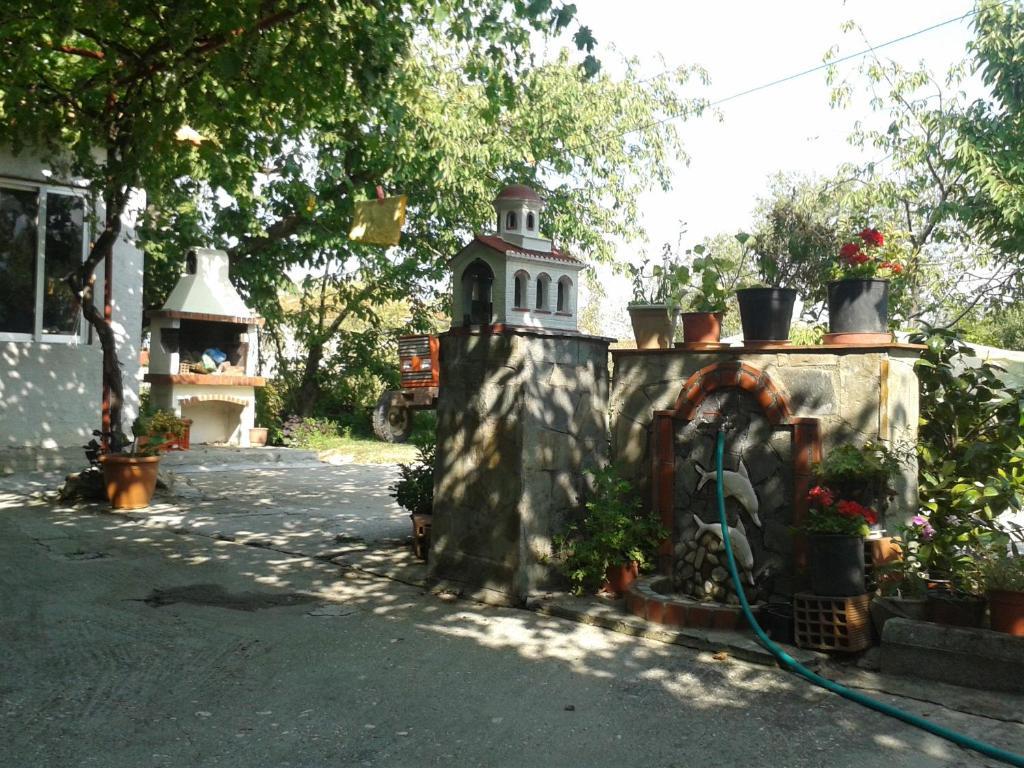 Guesthouse Adonis Káto Loutrákion 외부 사진