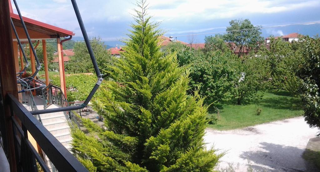 Guesthouse Adonis Káto Loutrákion 외부 사진