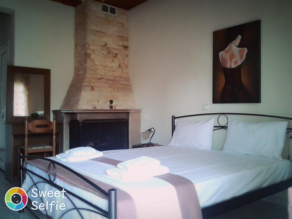 Guesthouse Adonis Káto Loutrákion 외부 사진