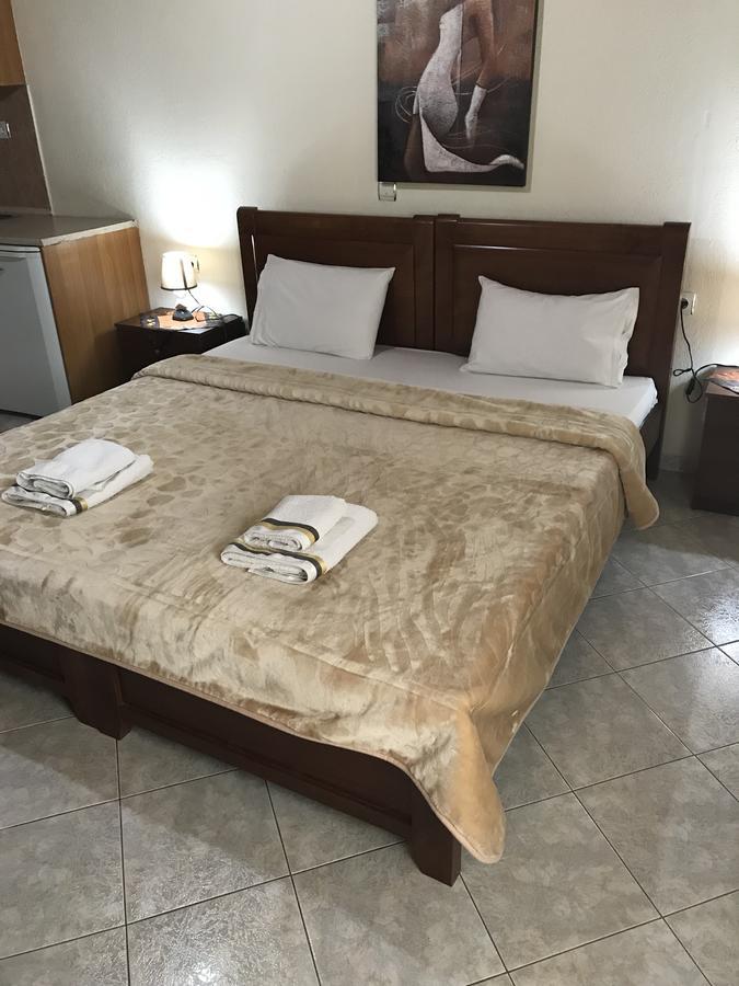 Guesthouse Adonis Káto Loutrákion 외부 사진