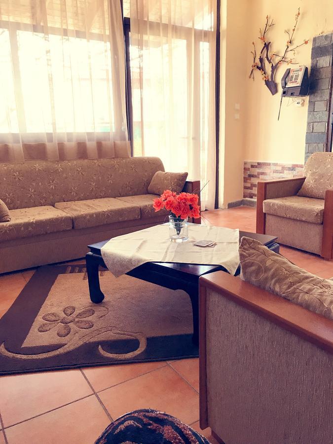 Guesthouse Adonis Káto Loutrákion 외부 사진