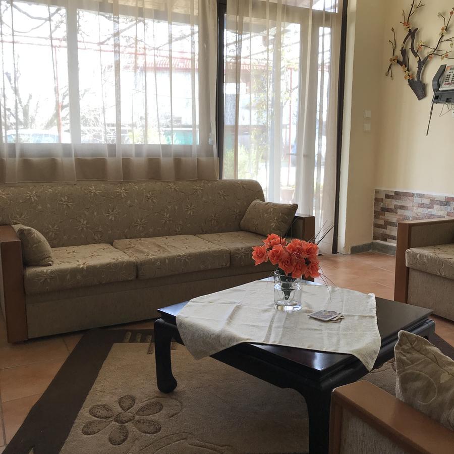 Guesthouse Adonis Káto Loutrákion 외부 사진
