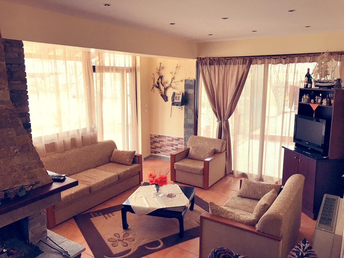 Guesthouse Adonis Káto Loutrákion 외부 사진