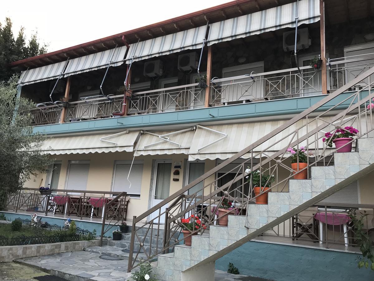 Guesthouse Adonis Káto Loutrákion 외부 사진