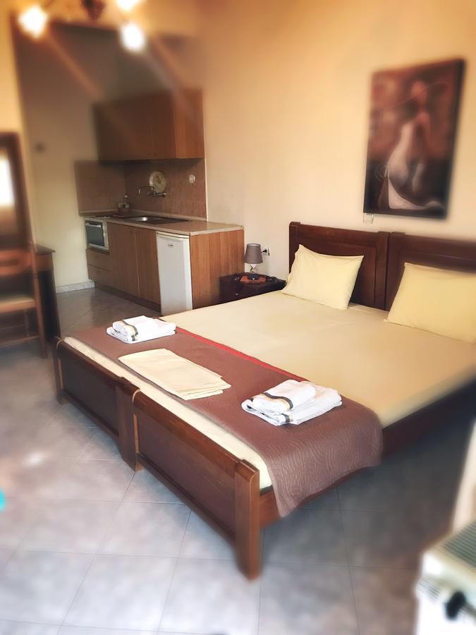 Guesthouse Adonis Káto Loutrákion 외부 사진