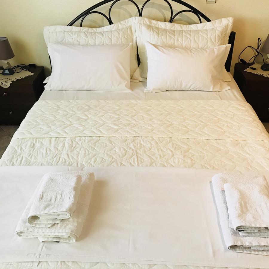 Guesthouse Adonis Káto Loutrákion 외부 사진