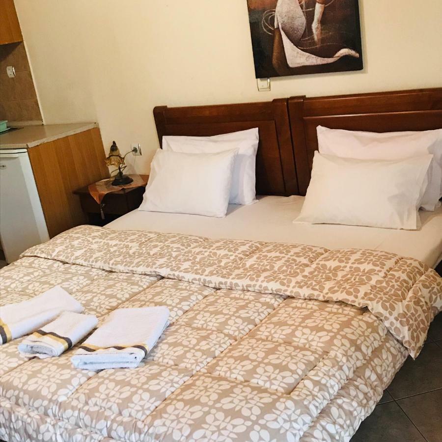 Guesthouse Adonis Káto Loutrákion 외부 사진